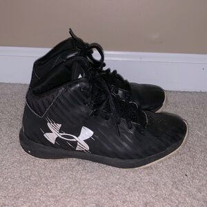 Under Armour basketball sneakers black white 4.5Y